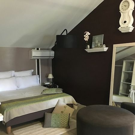 House With 5 Rooms In Etang Sale, With Wonderful Mountain View, Enclos 외부 사진