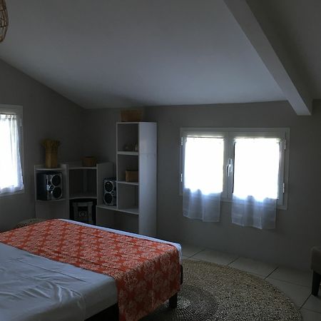 House With 5 Rooms In Etang Sale, With Wonderful Mountain View, Enclos 외부 사진