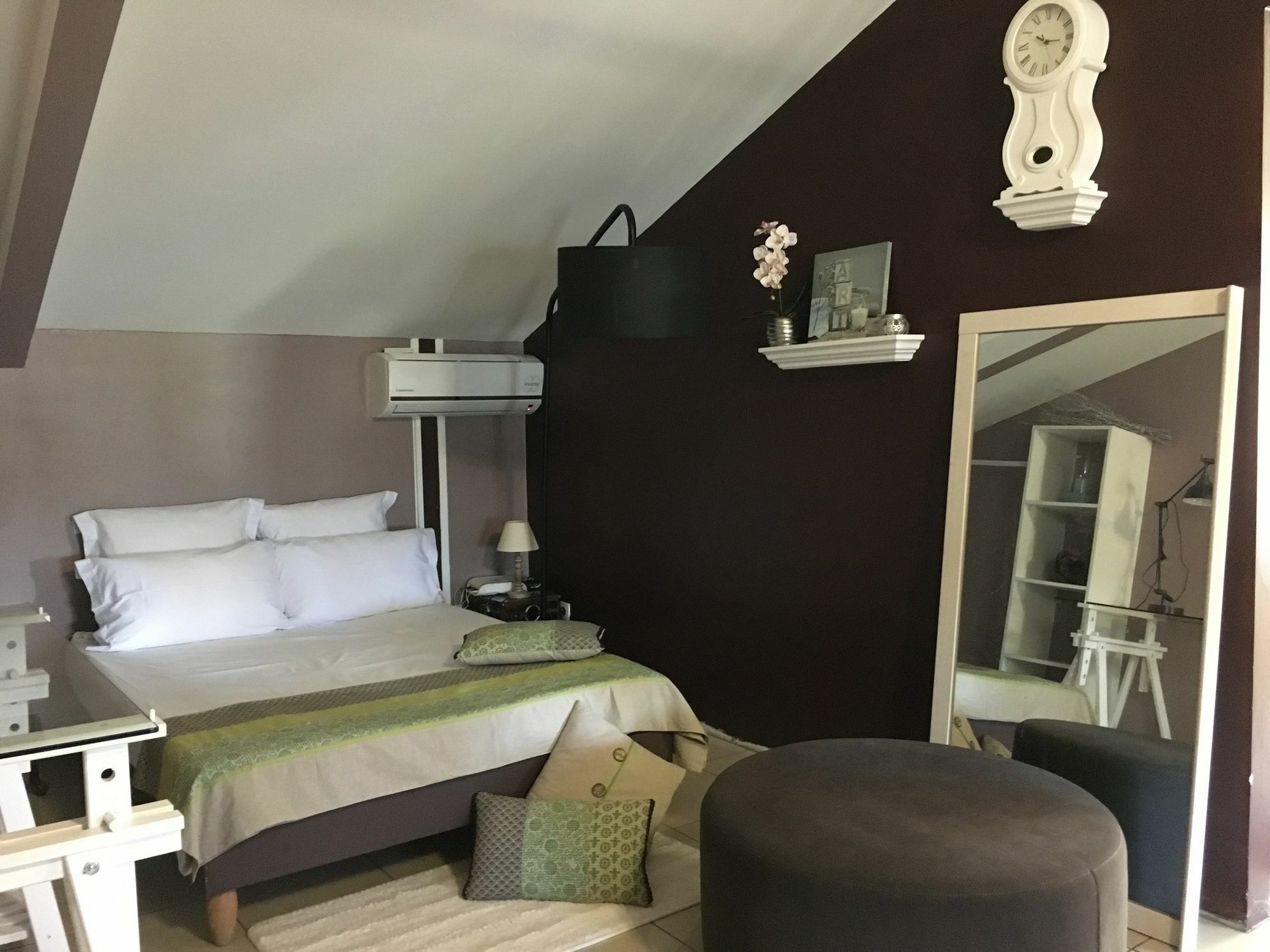 House With 5 Rooms In Etang Sale, With Wonderful Mountain View, Enclos 외부 사진