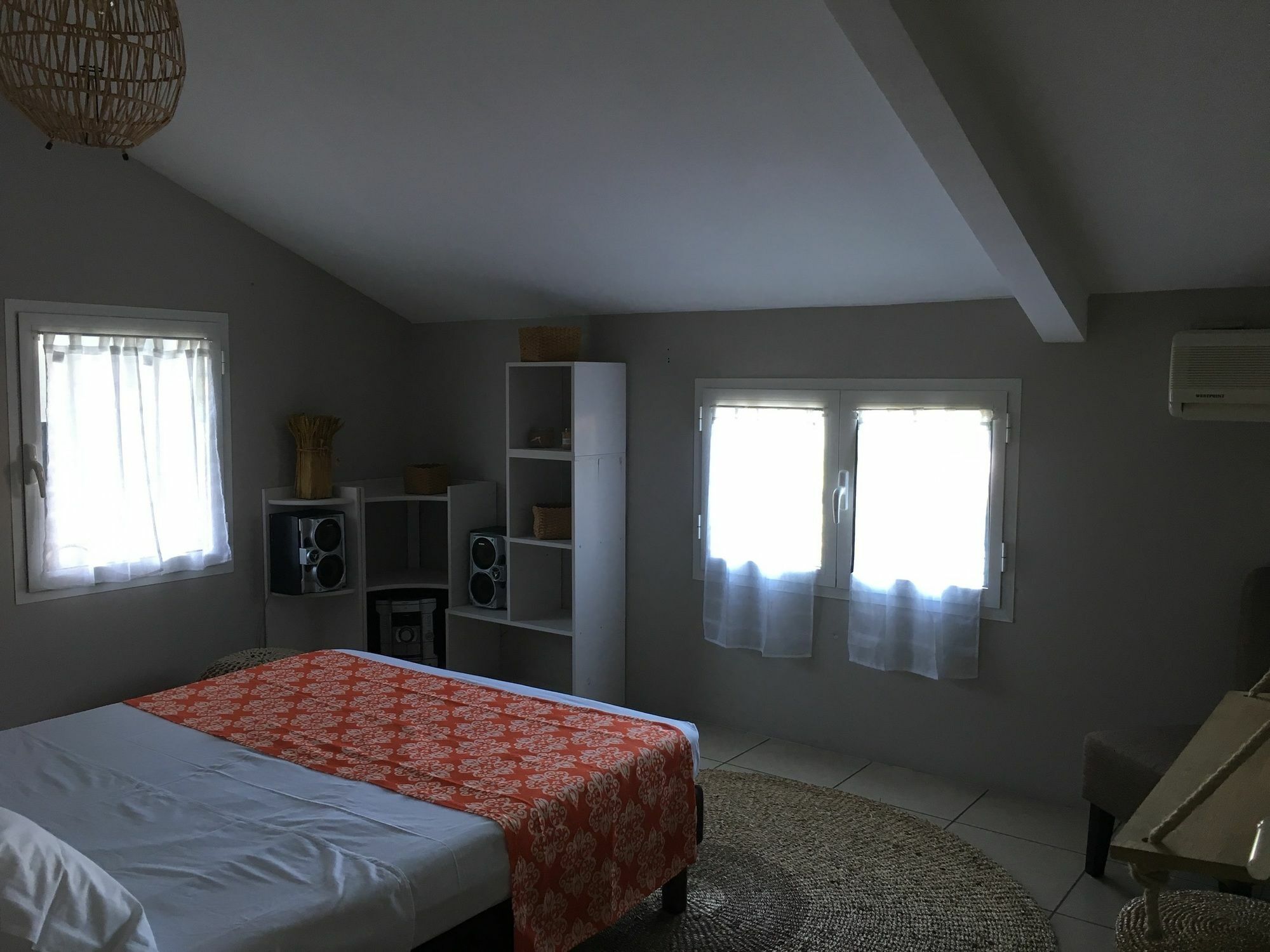 House With 5 Rooms In Etang Sale, With Wonderful Mountain View, Enclos 외부 사진