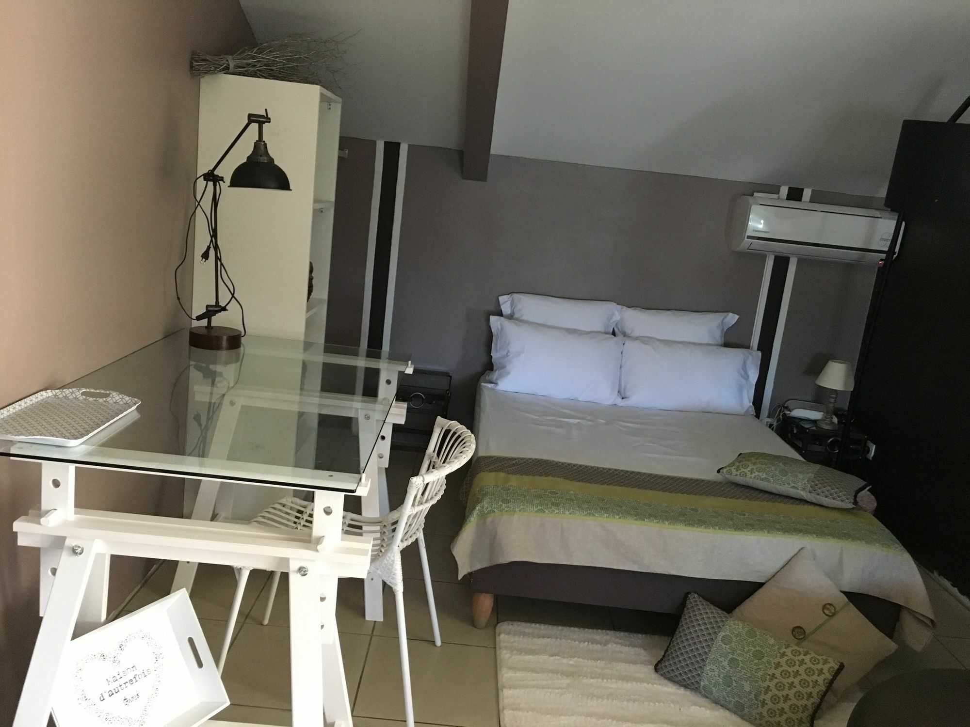 House With 5 Rooms In Etang Sale, With Wonderful Mountain View, Enclos 외부 사진